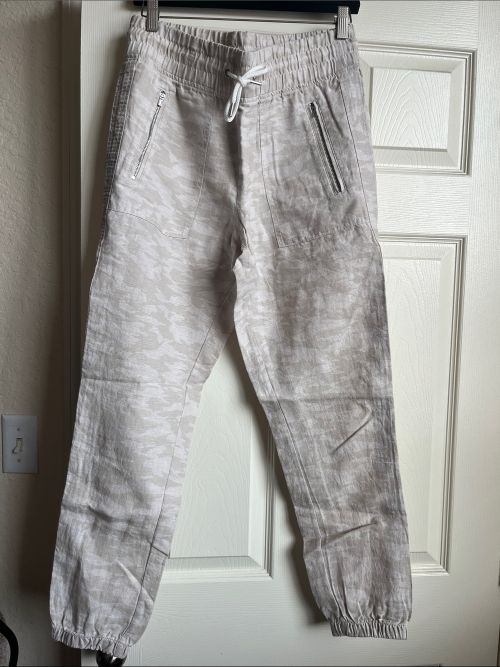 NWT Athleta Light Taupe Camouflage Jogger Pants-Cabo Tide Linen Jogger